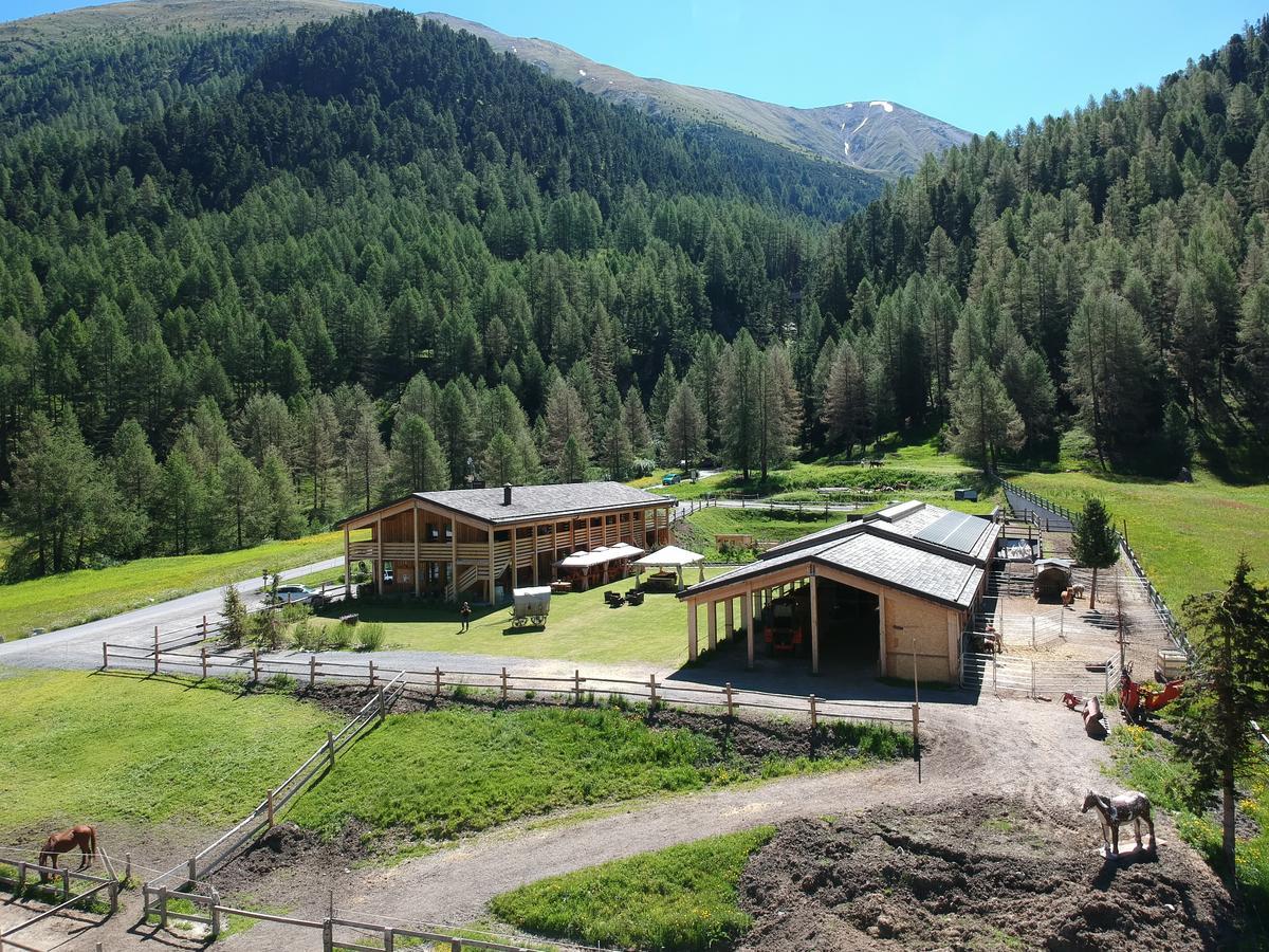 La Tresenda Hotel And Mountain Farm Livigno Bagian luar foto
