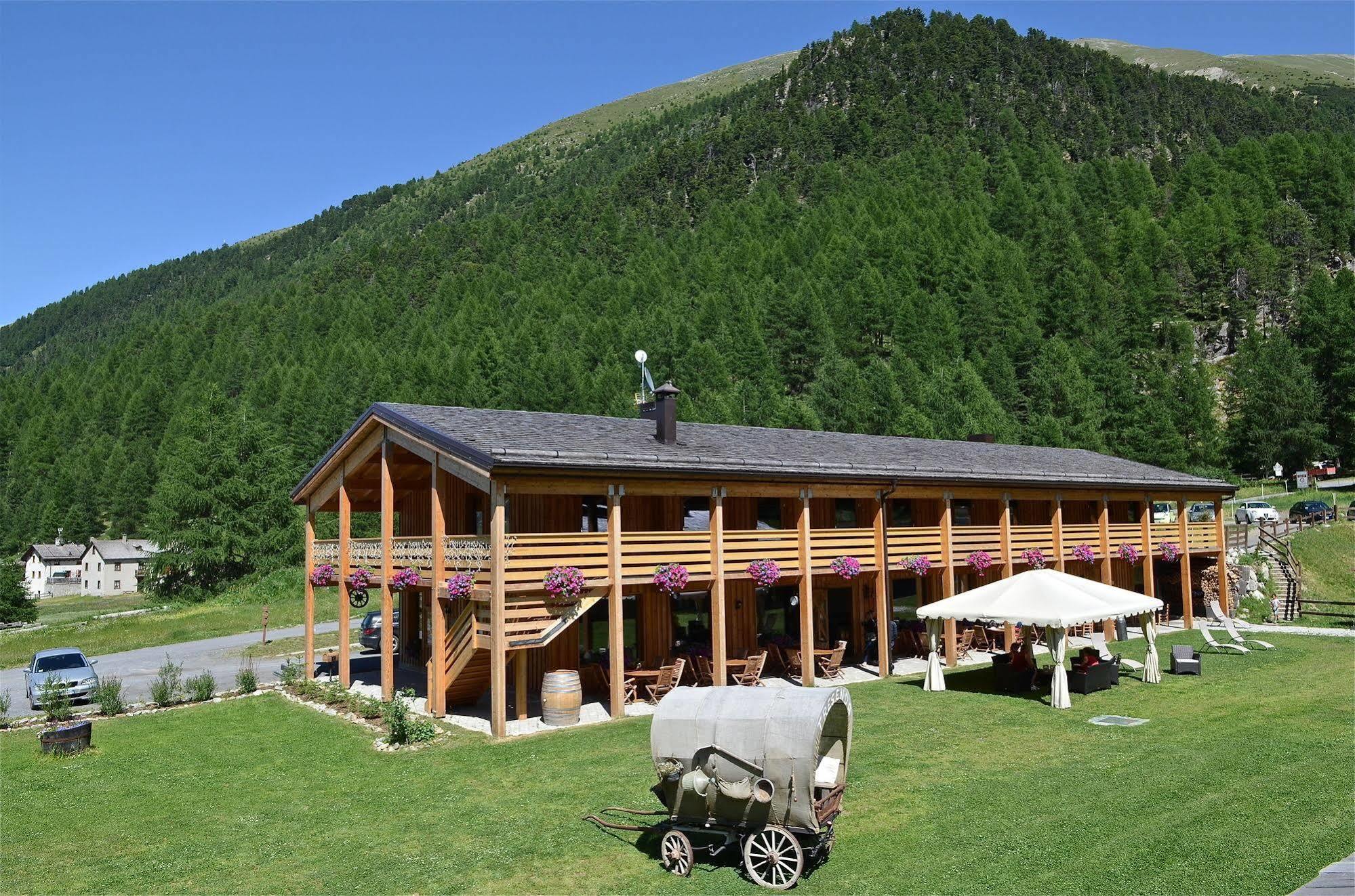 La Tresenda Hotel And Mountain Farm Livigno Bagian luar foto