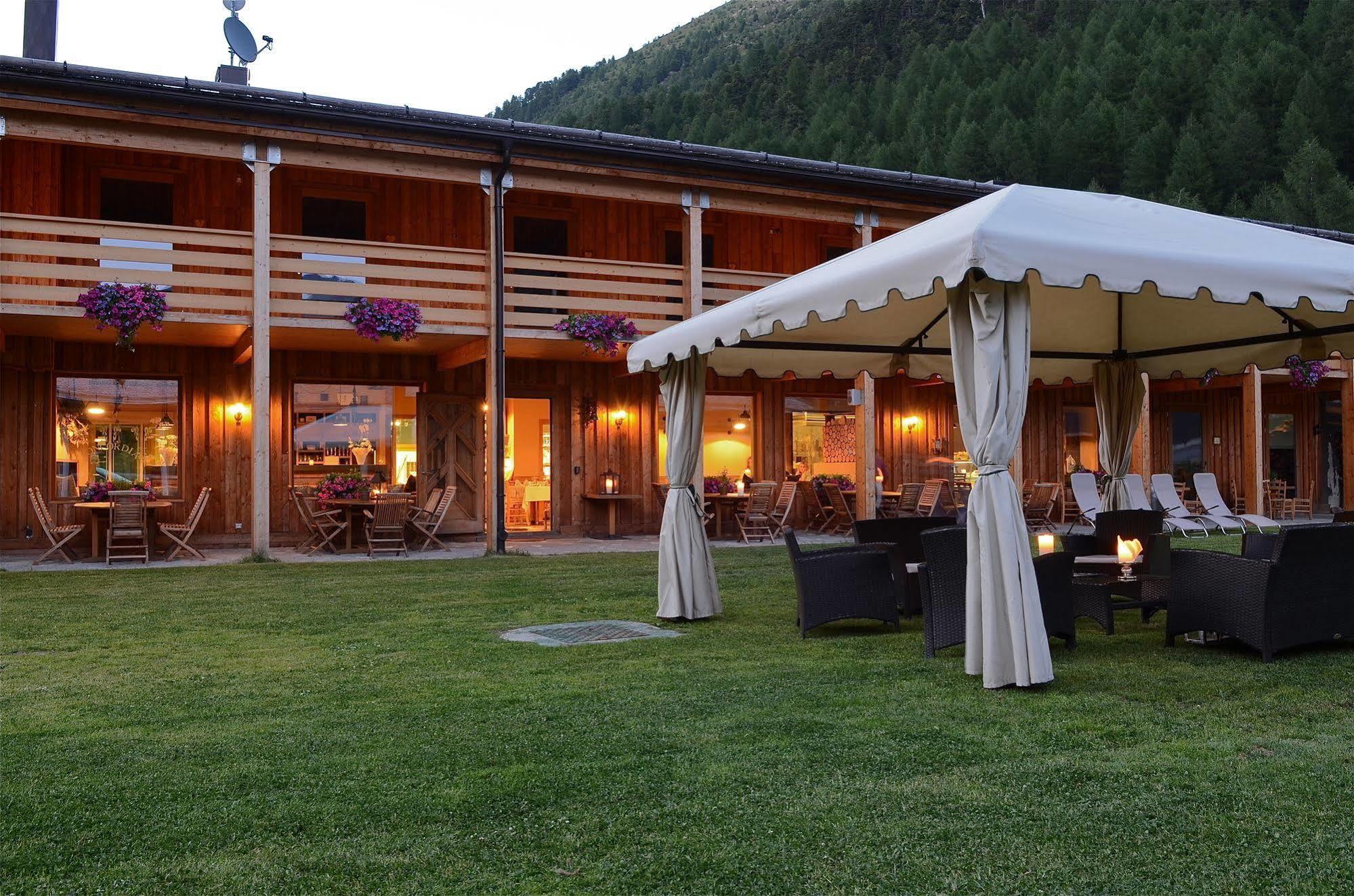 La Tresenda Hotel And Mountain Farm Livigno Bagian luar foto