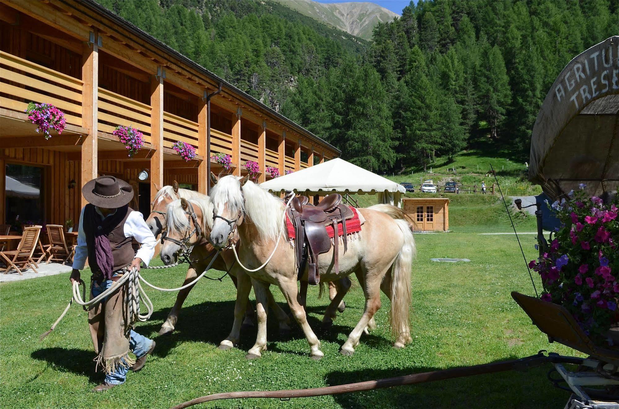 La Tresenda Hotel And Mountain Farm Livigno Bagian luar foto